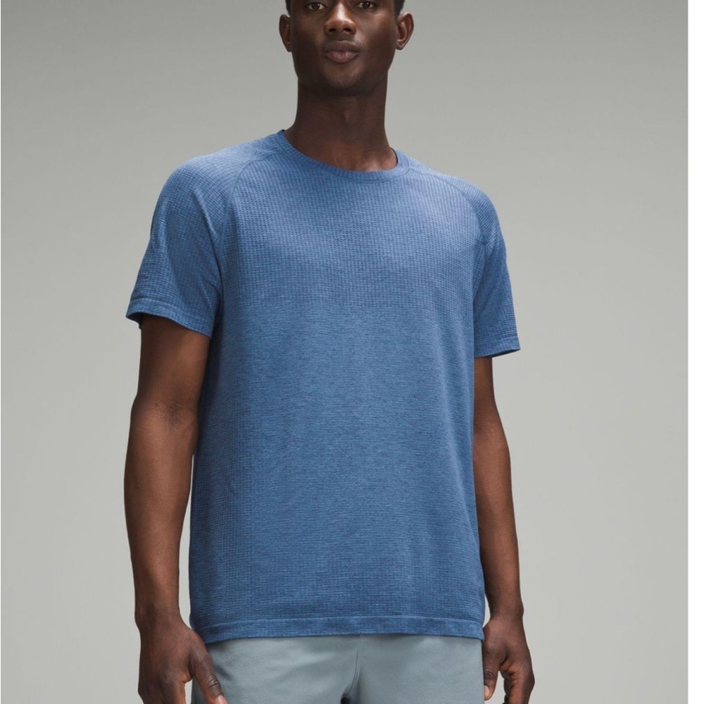 EUC Lululemon Athletica Blue Metal Vent Tech Short Sleeve Shirt